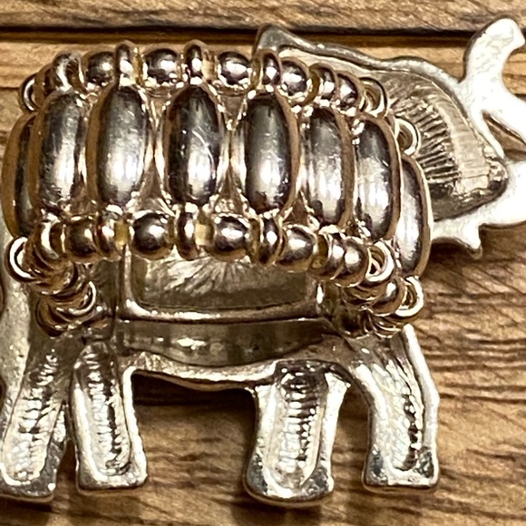 Women’s Fashion Silver Stretch Elephant Ring - NWOT - Picture 4 of 7